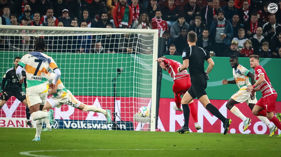 Ở trận này, Bayern phải nhận bàn thua ngay từ phút thứ 9 sau pha dứt điểm của Pedersen.(Nguồn: FcBayern)