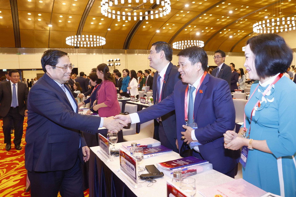 Thủ tướng Phạm Minh Chính với đại biểu dự diễn đàn. (Ảnh: Doãn Tấn/TTXVN)