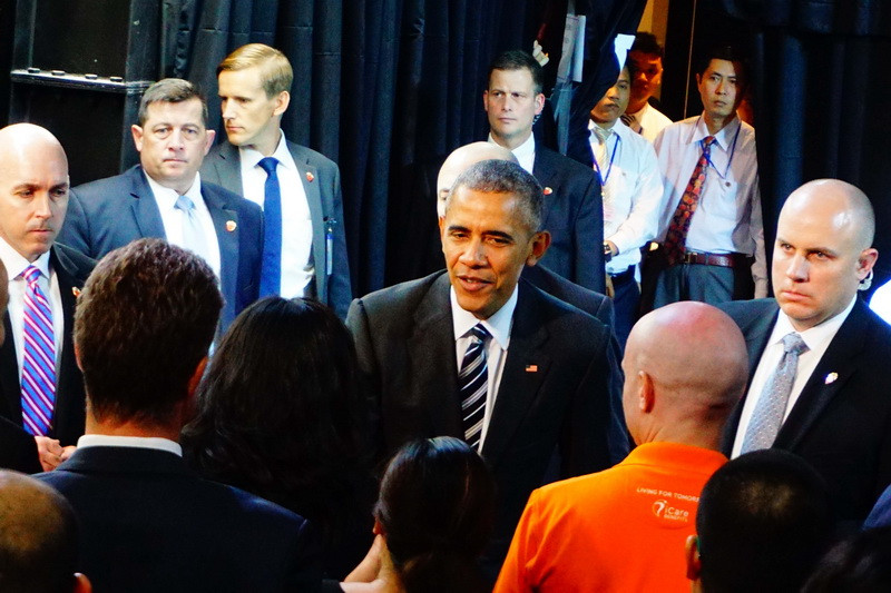 Tổng thống Mỹ Obama tới tòa nhà Miss Áo Dài, đường Nguyễn Trung Ngạn, quận 1, Thành phố Hồ Chí Minh. (Ảnh: Văn Đạt/TTXVN)