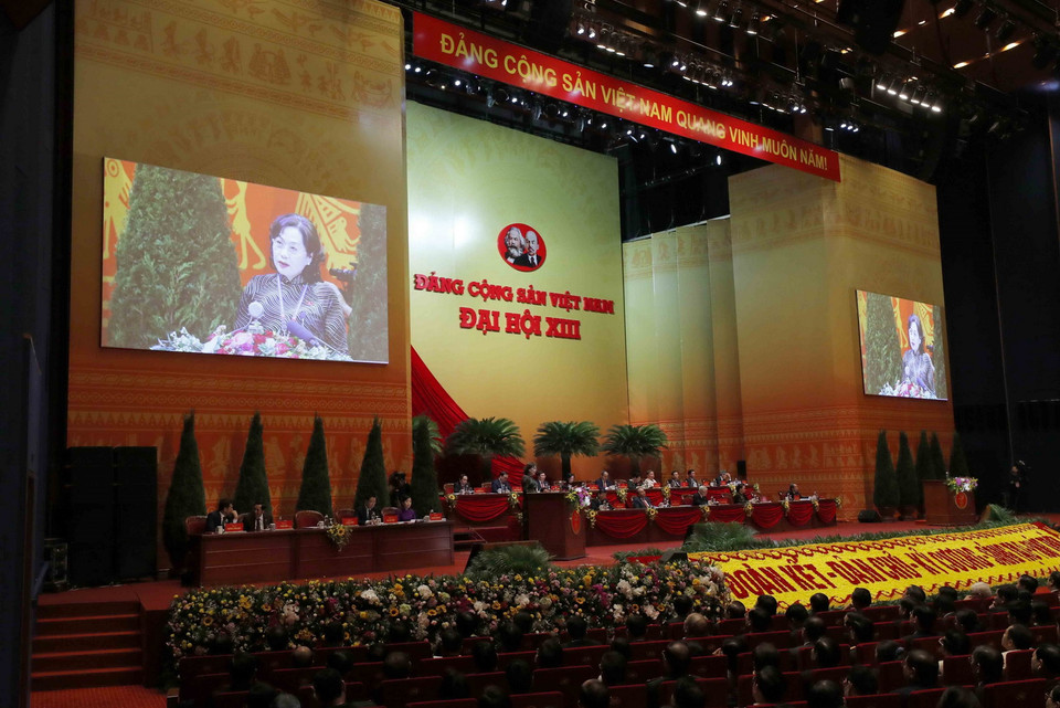 Thống đốc Ngân hàng Nhà nước Việt Nam Nguyễn Thị Hồng trình bày tham luận tại phiên họp chiều 27/1. (Ảnh: TTXVN)