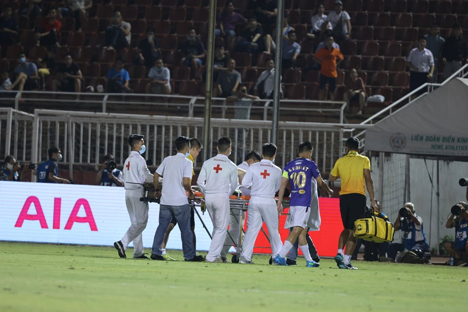 Hùng Dũng đã được nhân viên y tế chăm sóc khá lâu... (Ảnh: Hải An/Vietnam+)