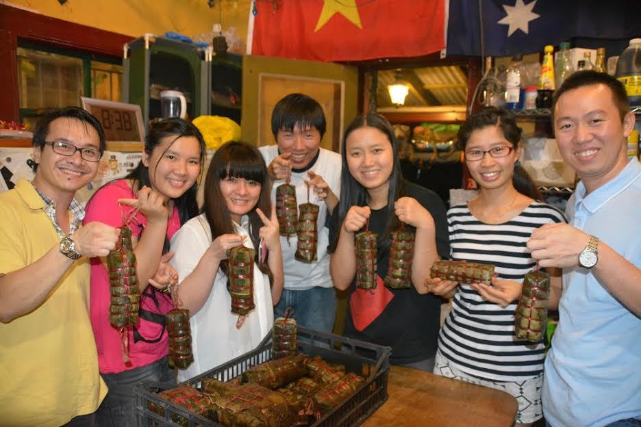Du học sinh Việt Nam tại Sydney vui đón Tết cùng chủ nhà trọ người Australia