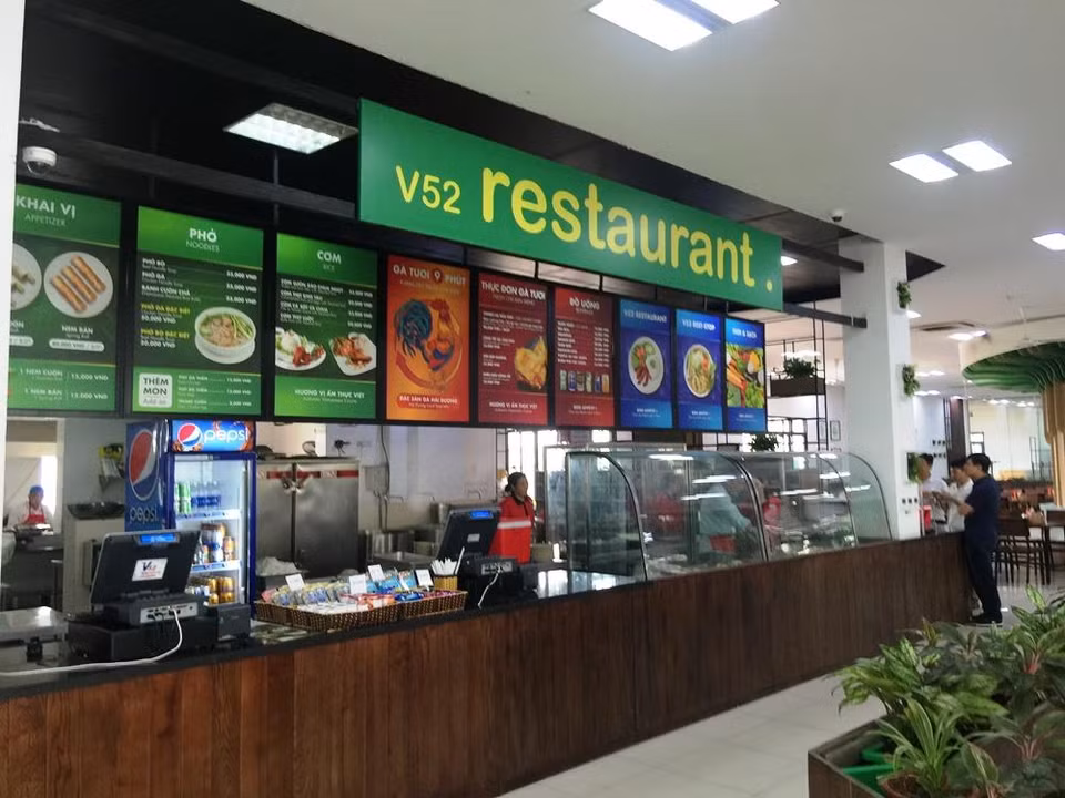 Không gian xanh ấn tượng của trạm dừng nghỉ giúp hành khách thư thái trên hành trình về Hải Phòng hay Quảng Ninh. (Ảnh: Việt Hùng/Vietnam+)