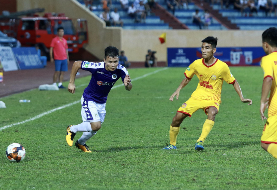 Sau đó, phút 63, Quang Hải lập công cho Hà Nội FC sau đường chuyền dọn cỗ đẹp mắt của Thành Lương, nâng tỷ số lên 4-2. (Ảnh: Nguyên An/Vietam+)