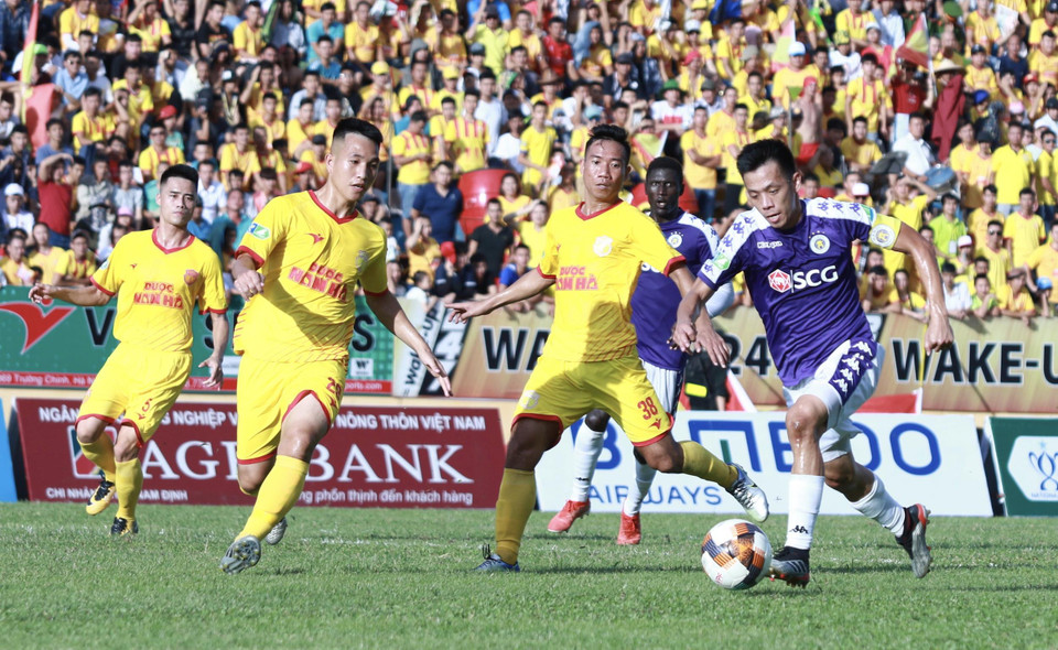 Những phút còn lại, Nam Định đã rất cố gắng nhưng chỉ có thêm một bàn thắng rút ngắn tỷ số xuống 3-4. (Ảnh: Nguyên An/Vietam+)