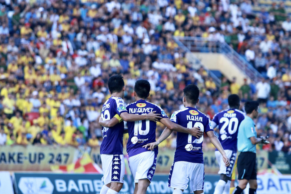 Chung cuộc, Hà Nội FC chiến thắng 4-3 trước Nam Định ở tứ kết Cúp Quốc Gia, qua đó lọt vào bán kết và gặp đối thủ là Thành phố Hồ Chí Minh. (Ảnh: Nguyên An/Vietam+)