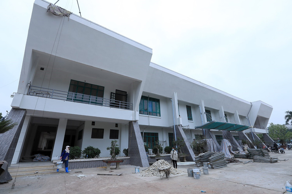 Các hạng mục đầu tư nâng cấp, sửa chữa phục vụ SEA Games 31 tại nhà thi đấu Sóc Sơn đang được khẩn trương tiến hành thi công. (Ảnh: Tuấn Anh/TTXVN)