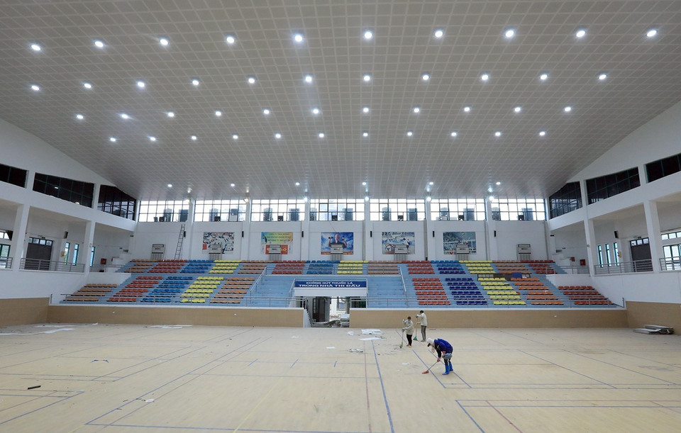 Các thiết bị chiếu sáng trong nhà thi đấu được nâng cấp đảm bảo cho thi đấu các môn thi. (Ảnh: Tuấn Anh/TTXVN)