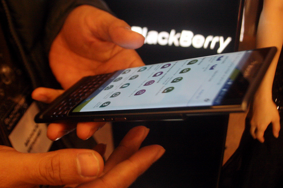 Sản phẩm chính hãng có giá 18,5 triệu đồng, được bán tại Việt Nam vào 5/12 tới. (Ảnh: T.H/Vietnam+)