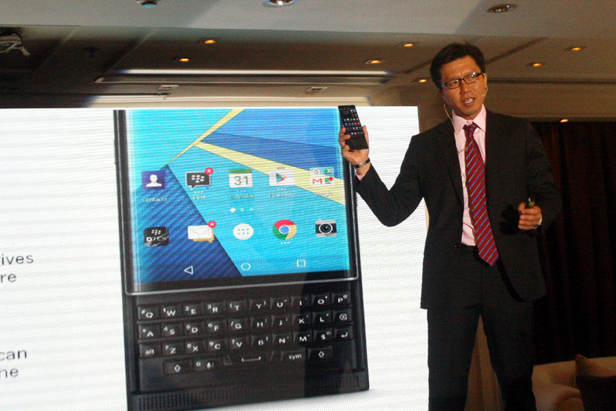 Lãnh đạo của BlackBerry chính thức giới thiệu Priv tới thị trường Việt Nam. (Ảnh: T.H/Vietnam+)
