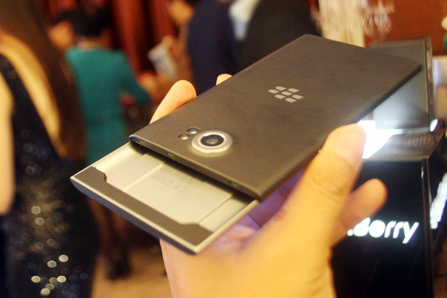 Priv có thời lượng pin lên tới 3.410 mAh, đủ đảm bảo mức sử dụng hỗn hợp lên tới 22,5 giờ liên tục. (Ảnh: T.H/Vietnam+)