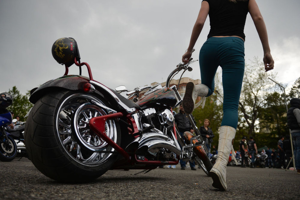 Thành viên của câu lạc bộ môtô Novosibirsk trong lễ khai mạc mùa giải đua môtô gần sân vận động Spartak, Nga. (Nguồn: Sputnik)