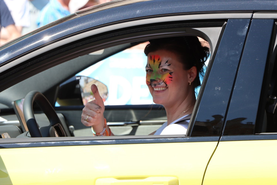 Một du khách hóa trang thành khuôn mặt mèo trong lễ hội. (Ảnh: Hương Giang/TTXVN)