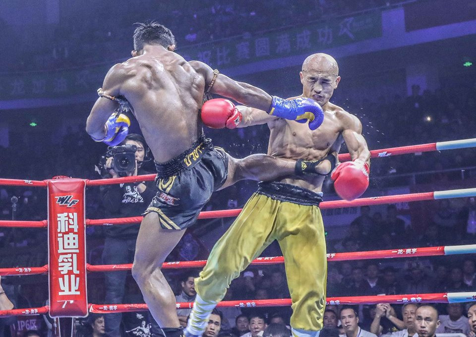 Trước đó, ở trận đấu lần đầu diễn ra vào tháng 6/2015 cũng tại Trung Quốc, Yi Long đã để thua ngay trên sân nhà. (Nguồn: Banchamek Gym)