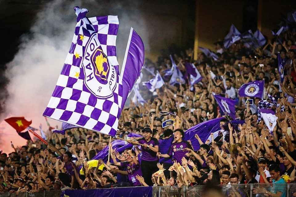 Tối 5/4/2018, trên sân vận động Hàng Đẫy, hiệu ứng U23 Việt Nam đã thu hút rất đông CĐV tới sân khi trận đấu giữa Hà Nội và Hoàng Anh Gia Lai cả hai đội sở hữu tới 13 cầu thủ U23 Việt Nam. (Ảnh: Trọng Đạt/TTXVN)