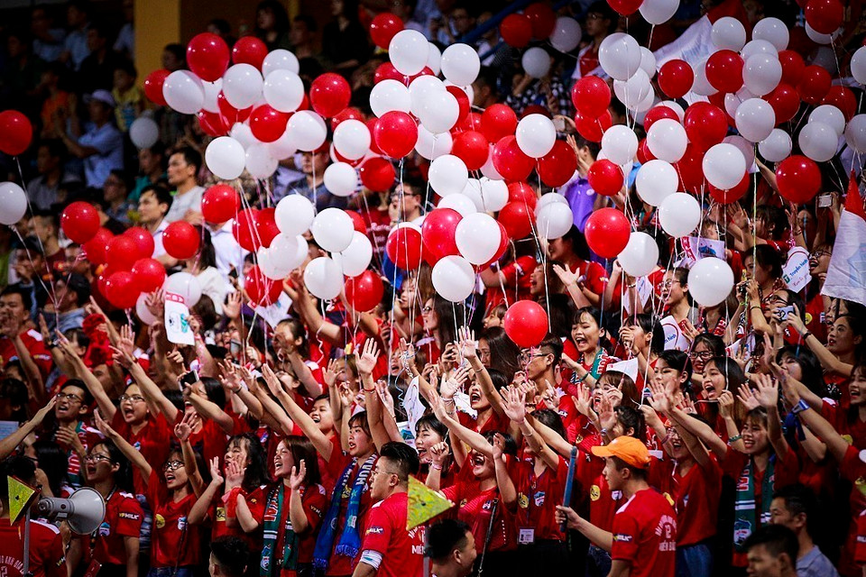 Tối 5/4/2018, trên sân vận động Hàng Đẫy, hiệu ứng U23 Việt Nam đã thu hút rất đông CĐV tới sân khi trận đấu giữa Hà Nội và Hoàng Anh Gia Lai cả hai đội sở hữu tới 13 cầu thủ U23 Việt Nam. (Ảnh: Trọng Đạt/TTXVN)