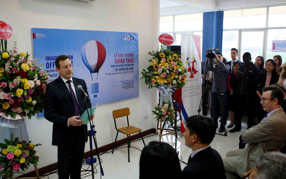 Ngài Bertrand Lortholary - Đại sứ đặc mệnh toàn quyền cộng hòa Pháp tại Việt Nam phát biểu tại buổi khai trương Trung tâm Văn hóa Pháp - L’Espace chi nhánh tại Hà Đông (Hà Nội). (Ảnh: Thanh Tùng/TTXVN)