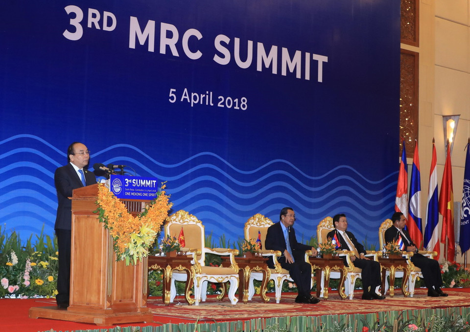 Sáng 5/4, Thủ tướng Nguyễn Xuân Phúc dự và phát biểu tại Phiên toàn thể Hội nghị Cấp cao Ủy hội sông Mekong quốc tế lần thứ 3, tại Thành phố Siem Reap, Vương quốc Campuchia. (Ảnh: TTXVN)