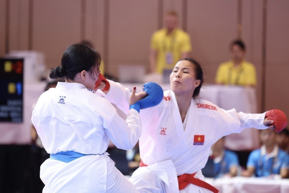 Nội dung Kumite đồng đội nữ, các vận động viên Trương Thị Thương, Đinh Thị Hương, Nguyễn Thị Ngoan, Hoàng Thị Mỹ Tâm thi đấu xuất sắc, giành huy chương Vàng. (Ảnh: TTXVN)