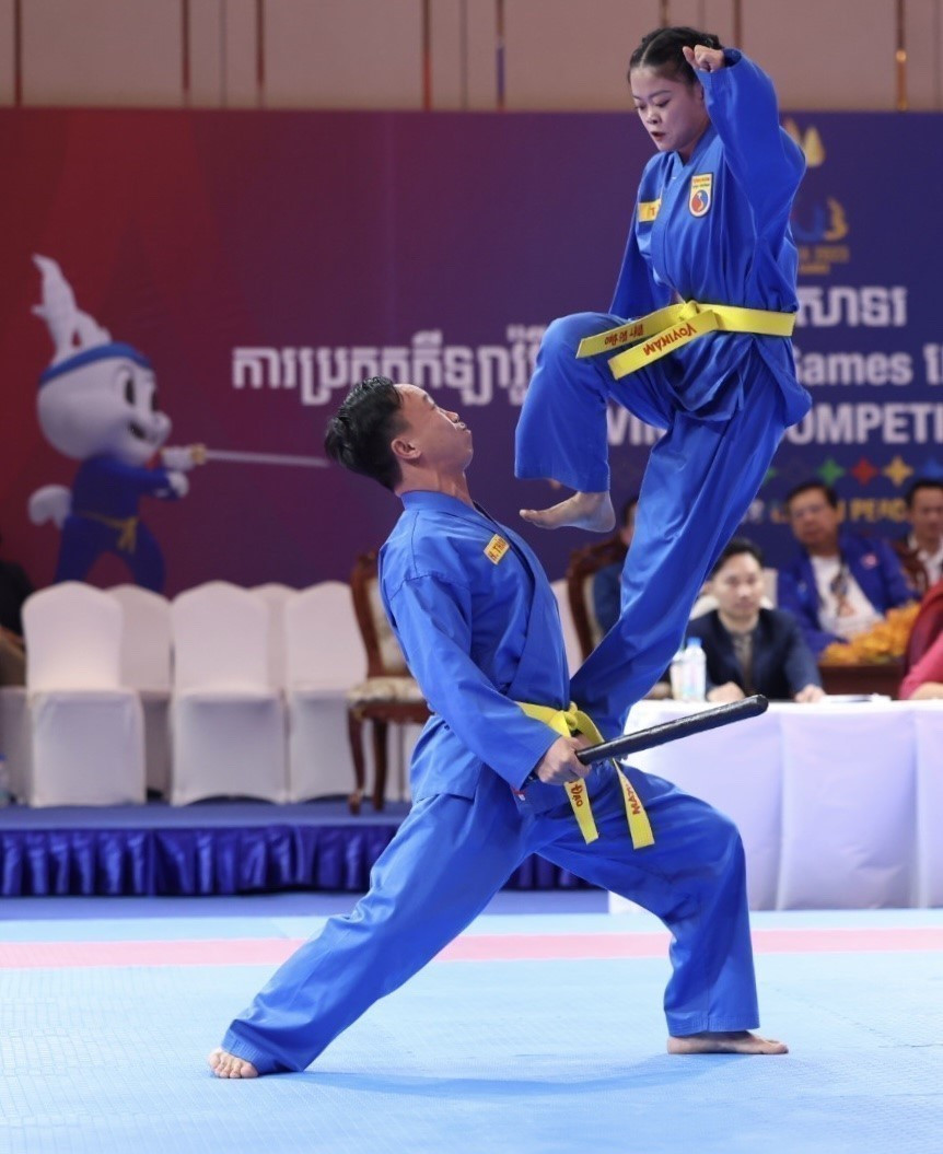 Các vận động viên Lâm Thị Thuỳ Mỵ, Lê Toàn Trung, Đoàn Hoàng Thâm và Lâm Trí Linh giành huy chương Vàng nội dung Đa luyện vũ khí nữ của môn Vovinam tại SEA Games 32. Các vận động viên Vovinam Việt Nam đã thể hiện xuất sắc trình độ với 7 huy chương Vàng (trong đó 4 huy chương Vàng đối kháng và 3 huy chương Vàng biểu diễn). (Ảnh: Minh Quyết/TTXVN)