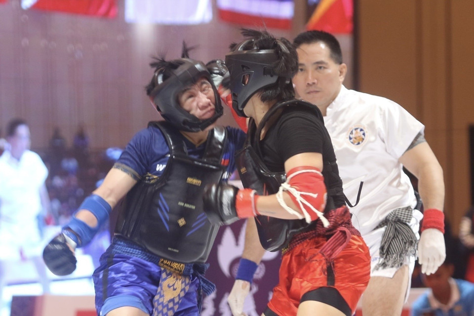 Tại SEA Games 32, dù Kun Bakator là môn võ cổ truyền của nước chủ nhà Campuchia, các vận động viên vẫn xuất sắc giành 6 huy chương Vàng, đứng thứ 2 trên bảng tổng sắp môn này. (Ảnh: TTXVN)