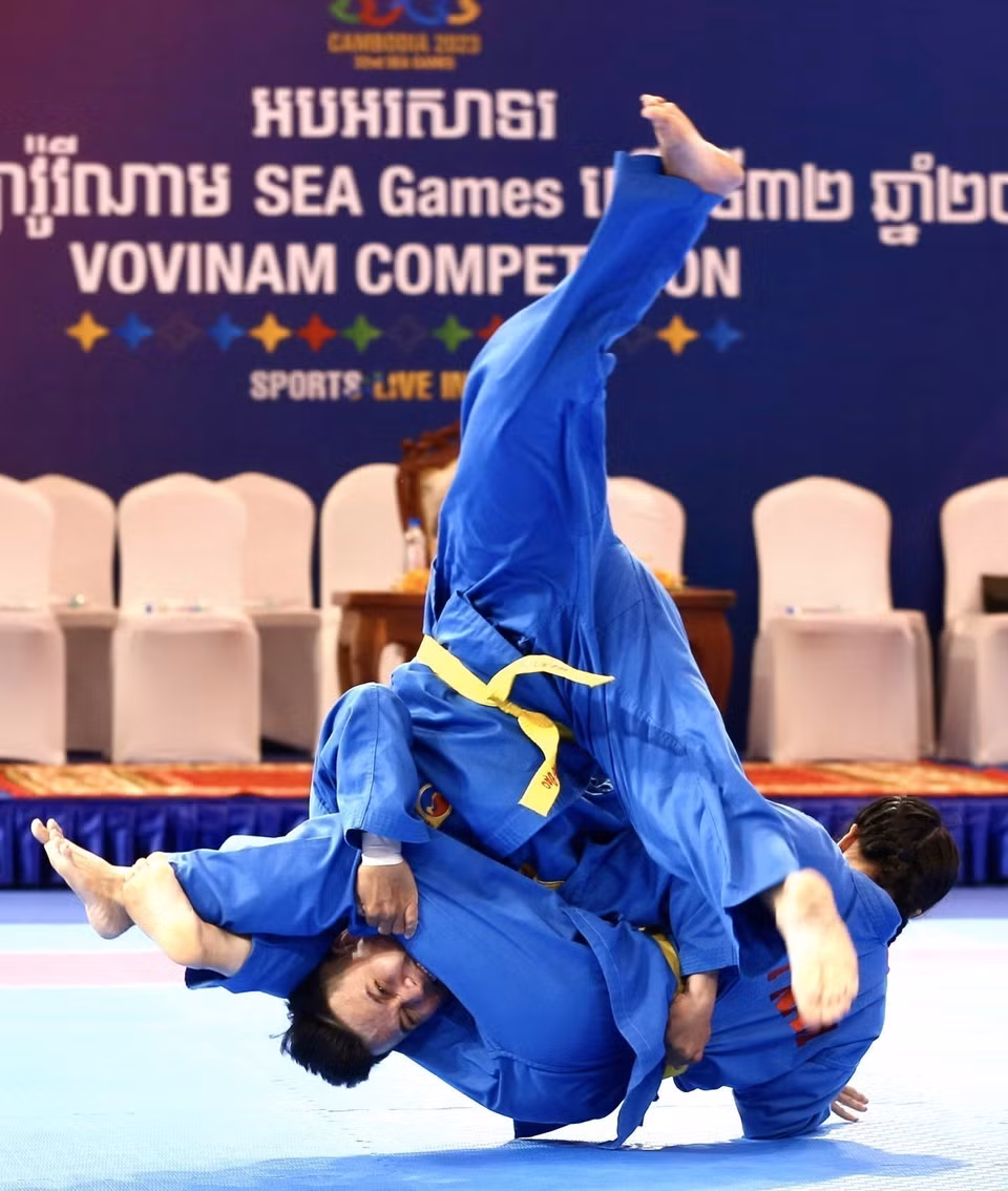 Nội dung tự vệ nữ, vận động viên Nguyễn Thị Hoài Nương và Nguyễn Hoàng Dũ đoạt huy chương Vàng môn Vovinam với thành tích 272 điểm. Các vận động viên Vovinam Việt Nam đã thể hiện xuất sắc trình độ với 7 huy chương Vàng (trong đó 4 huy chương Vàng đối kháng và 3 huy chương Vàng biểu diễn). (Ảnh: TTXVN)