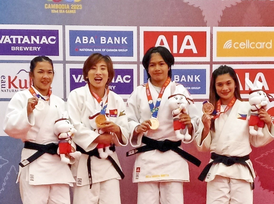 Các vận động viên Nguyễn Nhạc Như An, Hoàng Thị Tình, Lê Anh Tài và Nguyễn Thị Thanh Thủy của đội tuyển Judo thi đấu “bùng nổ”, liên tiếp mang về 4 tấm huy chương Vàng ở các nội dung đối kháng hạng dưới 44kg nữ, 48 kg nữ, 90kg nam và 52kg nữ, đưa tổng số huy chương Vàng nội dung đối kháng đạt con số 6 và là huy chương Vàng thứ 7 của đội tuyển Judo. (Ảnh: TTXVN)