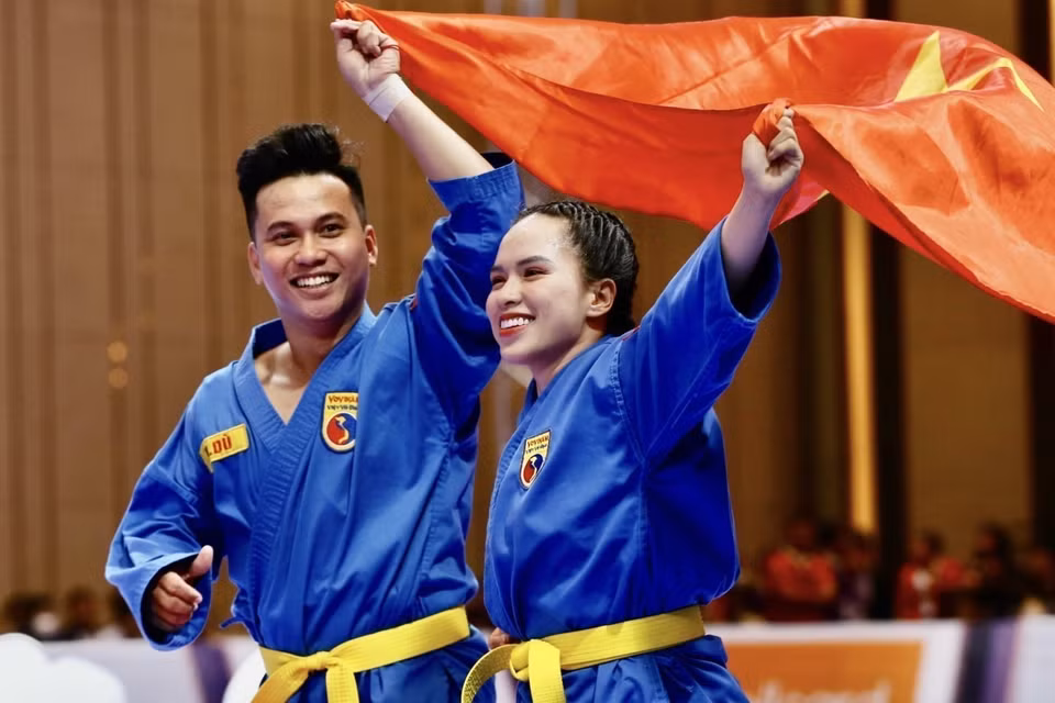 Nội dung tự vệ nữ, vận động viên Nguyễn Thị Hoài Nương và Nguyễn Hoàng Dũ đoạt huy chương Vàng môn Vovinam với thành tích 272 điểm. Các vận động viên Vovinam Việt Nam đã thể hiện xuất sắc trình độ với 7 huy chương Vàng (trong đó 4 huy chương Vàng đối kháng và 3 huy chương Vàng biểu diễn). (Ảnh: TTXVN)
