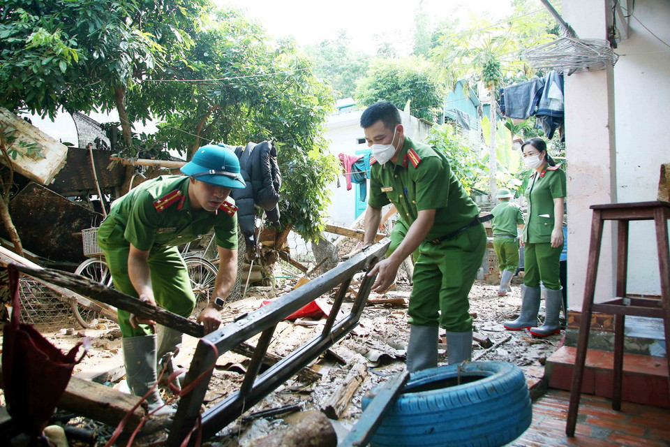 Từ ngày 23/7-26/7/2024, trên địa bàn tỉnh Sơn La xuất hiện mưa lớn kéo dài gây sạt lở đất, lũ quét, ngập úng làm thiệt hại nặng nề về người, tài sản và cơ sở hạ tầng. Ước thiệt hại khoảng 284,392 tỷ đồng. (Ảnh: Quang Quyết/TTXVN)