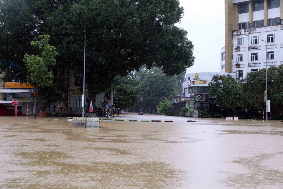 Một điểm ngập lụt trên địa bàn phường Minh Xuân, thành phố Tuyên Quang. (Ảnh: Quang Cường/TTXVN)