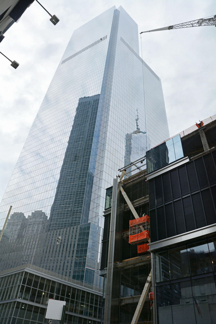 Thành phố New York, Mỹ đã khánh thành toà tháp văn phòng đầu tiên trong quần thể Trung tâm Thương mại Thế giới mới được xây trên nền Tòa Tháp Đôi từng bị phá hủy trong vụ tấn công khủng bố hôm 11/9/2001. (Nguồn: Kyodo/TTXVN)