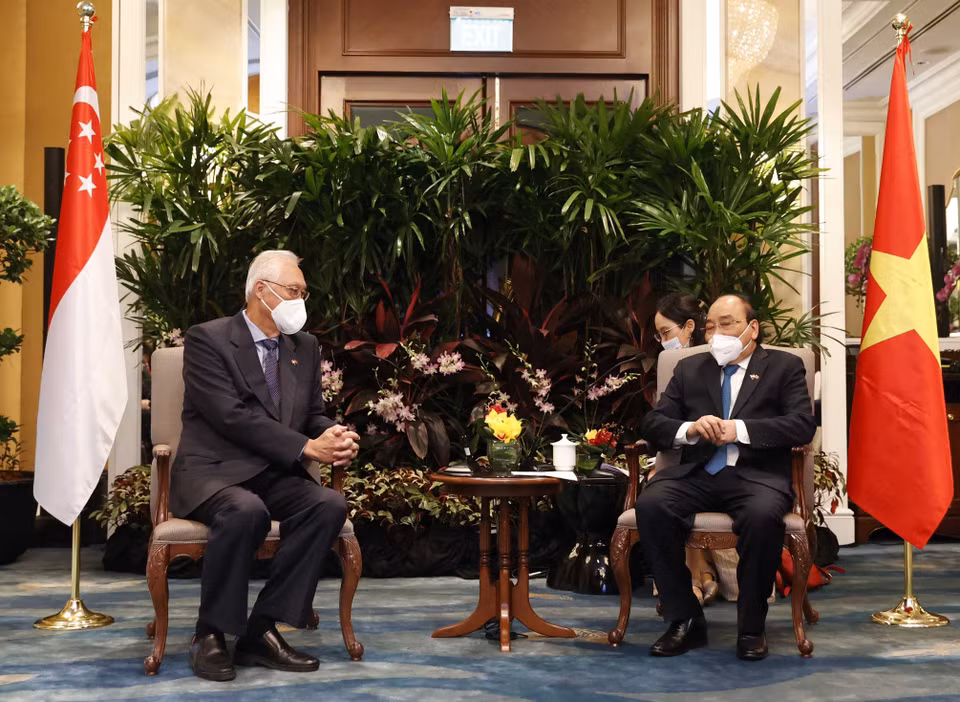  Chủ tịch nước Nguyễn Xuân Phúc tiếp Bộ trưởng Cao cấp Singapore Goh Chok Tong. (Ảnh: Thống Nhất/TTXVN)