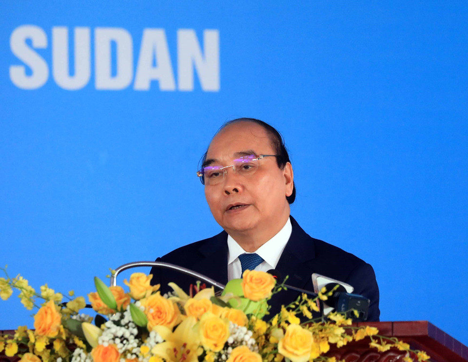 Chủ tịch nước Nguyễn Xuân Phúc phát biểu chỉ đạo, động viên các cán bộ, chiến sỹ khi trước khi lên đường làm nhiệm vụ. (Ảnh: Thống Nhất/TTXVN)