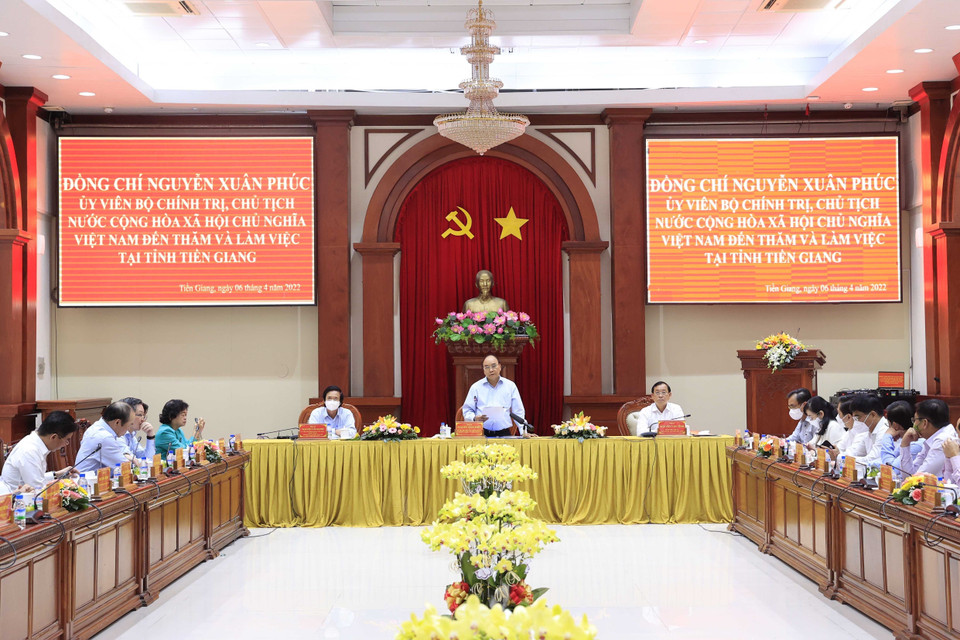 Quang cảnh buổi làm việc của Chủ tịch nước Nguyễn Xuân Phú với lãnh đạo chủ chốt tỉnh Tiền Giang. (Ảnh: Thống Nhất/TTXVN)