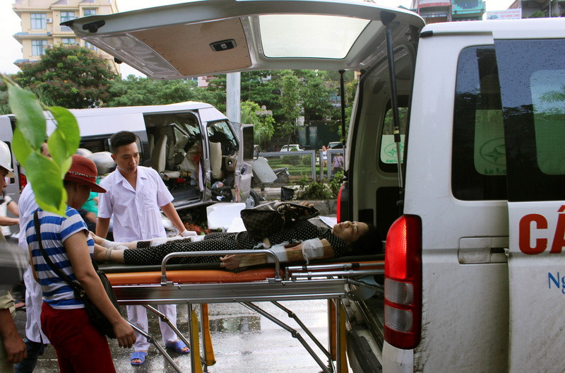 Theo thông báo mới nhất, một nạn nhân đã tử vong do chấn thương sọ não quá nặng. (Nguồn: Văn Đức/TTXVN) 