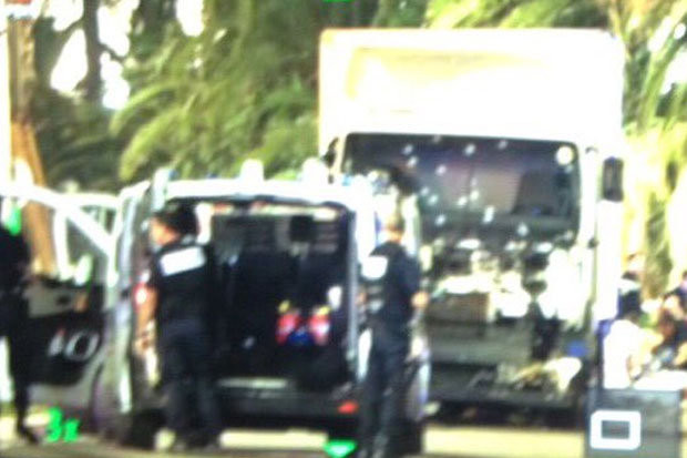 Cảnh sát còn phát hiện nhiều khẩu súng trường trong chiếc xe tải. (Nguồn: SG)