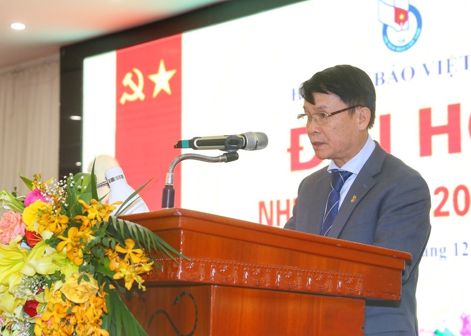 Ông Nguyễn Đức Lợi, Ủy viên Thường vụ Hội Nhà báo Việt Nam, nguyên Tổng Giám đốc TTXVN thông qua Quy chế bầu cử Ban Chấp hành. (Ảnh: Tuấn Đức/TTXVN)