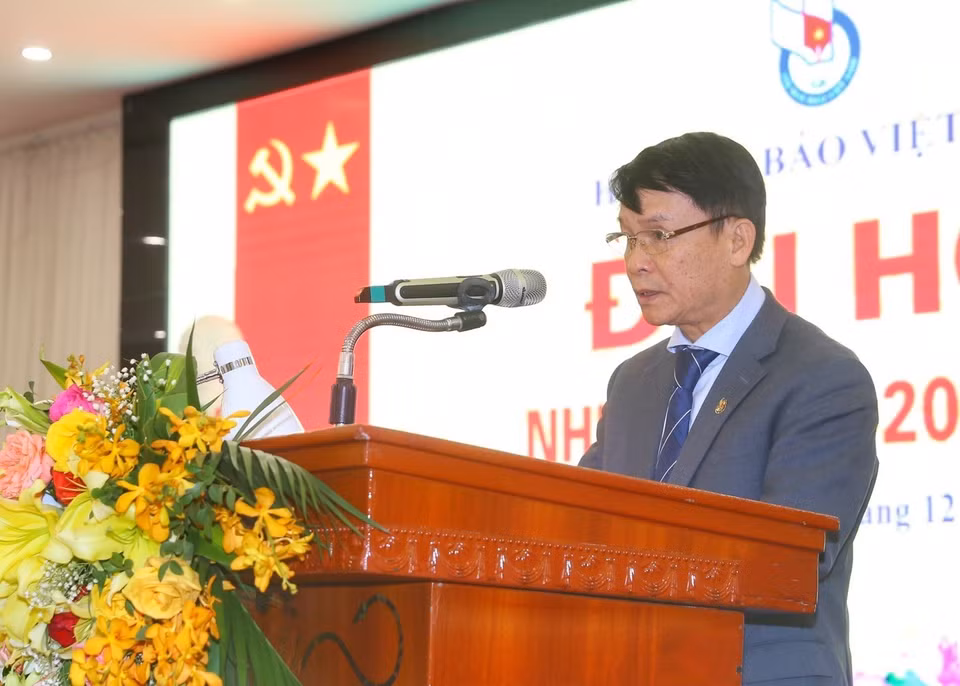 Ông Nguyễn Đức Lợi, Ủy viên Thường vụ Hội Nhà báo Việt Nam, nguyên Tổng Giám đốc TTXVN thông qua Quy chế bầu cử Ban Chấp hành. (Ảnh: Tuấn Đức/TTXVN)