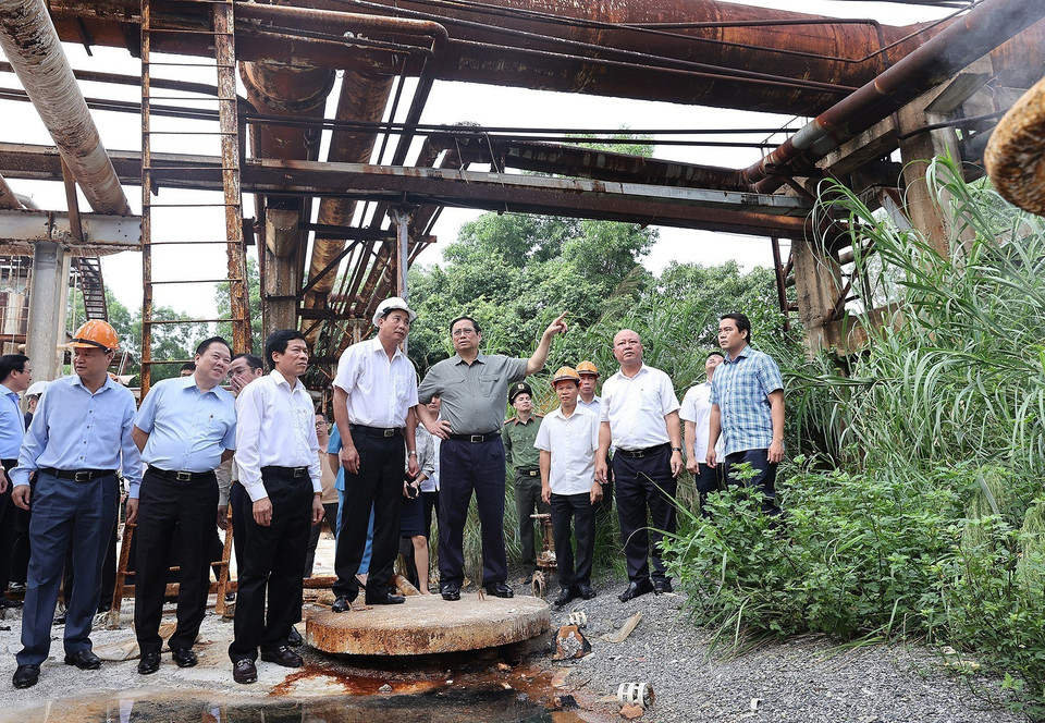 Sáng 13/8, tại Bắc Giang, Thủ tướng Phạm Minh Chính đến kiểm tra hoạt động của nhà máy đạm Hà Bắc và khảo sát dự án cải tạo, mở rộng nhà máy sản xuất đạm Hà Bắc. (Ảnh: Dương Giang/TTXVN)