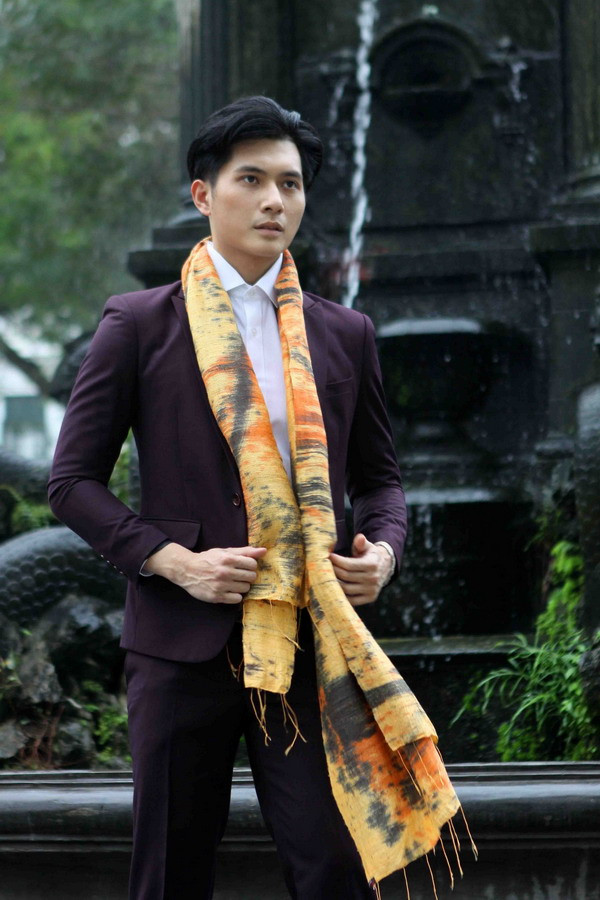 Người mẫu trình diễn trang phục trong bộ sưu tập thời trang Thu Đông của các nhà thiết kế Việt và Ý. (Ảnh: Thanh Tùng/TTXVN)