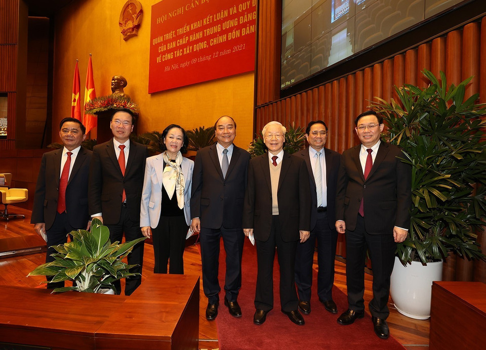 Tổng Bí thư Nguyễn Phú Trọng cùng các đồng chí lãnh đạo Đảng, Nhà nước dự hội nghị. (Ảnh: Trí Dũng/TTXVN)