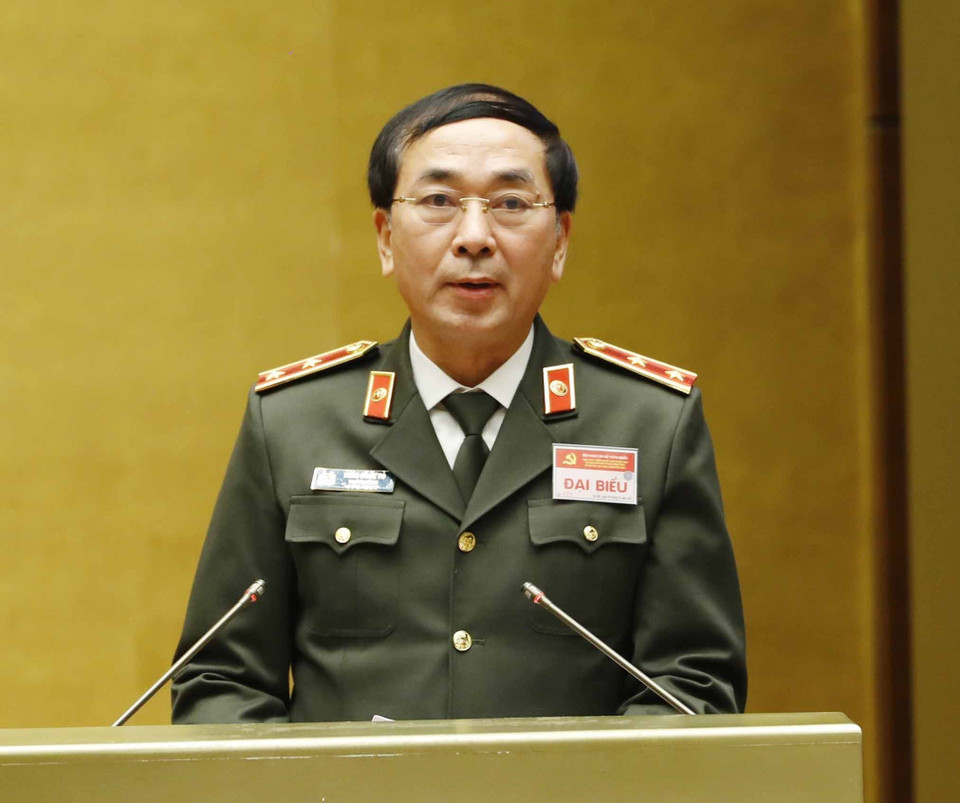 Trung tướng Trần Quốc Tỏ, Ủy viên Trung ương Đảng, Thứ trưởng Bộ Công an trình bày tham luận tại hội nghị. (Ảnh: Phương Hoa/TTXVN)