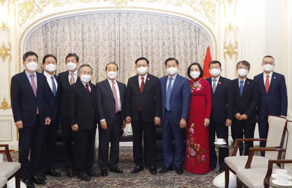 Hình ảnh Chủ tịch Quốc hội Vương Đình Huệ tiếp Chủ tịch Hội hữu nghị Hàn-Việt Choi Young-joo. (Ảnh: Doãn Tấn/TTXVN)