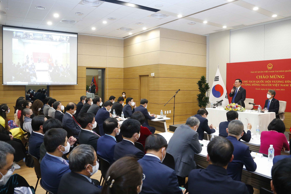 Quang cảnh buổi gặp gỡ giữa Chủ tịch Quốc hội Vương Đình Huệ và cộng đồng người Việt Nam tại Hàn Quốc. (Ảnh: Doãn Tấn/TTXVN)