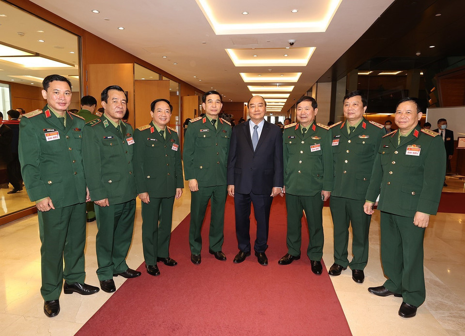 Chủ tịch nước Nguyễn Xuân Phúc với các đại biểu quân đội dự hội nghị. (Ảnh: Trí Dũng/TTXVN)