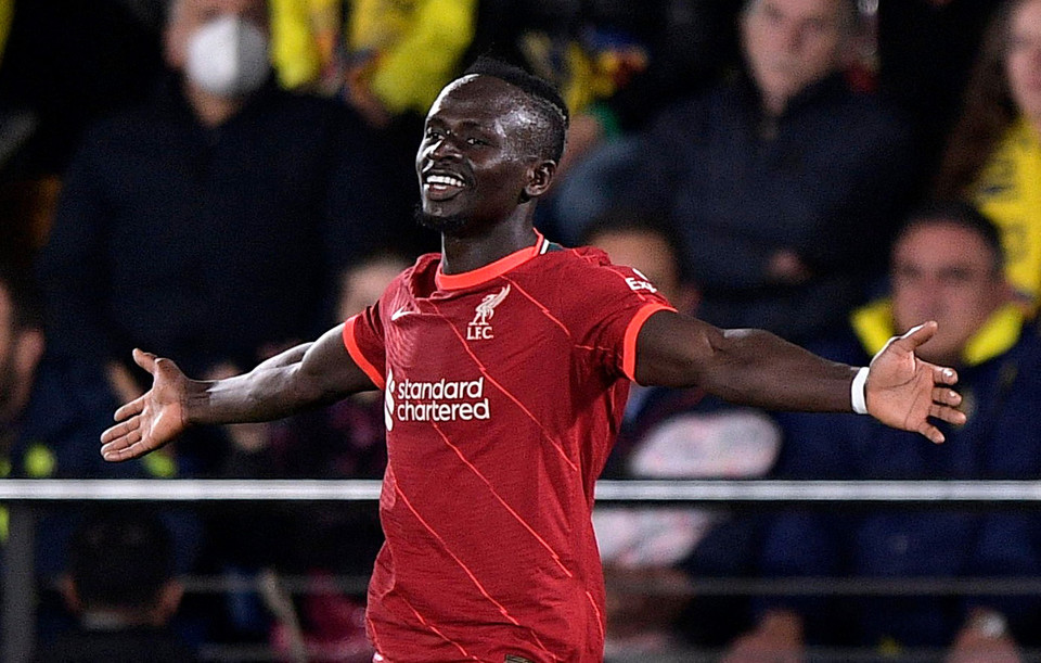 Đến phút 74, Sadio Mane bứt tốc mạnh mẽ trước khi ghi bàn nâng tỷ số lên 3-2 cho The Kop, qua đó giúp đội nhà dẫn 5-2. (Nguồn: Getty Images)