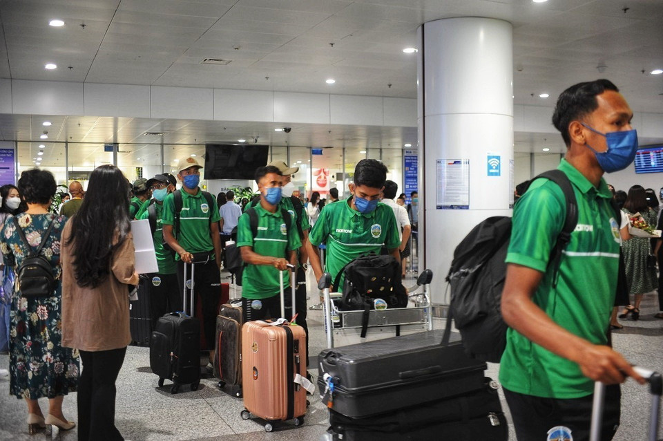 Chiều 4/5, chuyến bay chở đội tuyển U23 Timor Leste đã hạ cánh xuống sân bay quốc tế Nội Bài (Hà Nội). (Ảnh: Thùy Dương/TTXVN)
