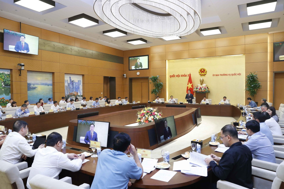 Chủ tịch Quốc hội Vương Đình Huệ đề nghị các Tiểu ban, các cơ quan, tổ chức hữu quan tập trung, bố trí thời gian hợp lý để hoàn thành mọi công tác chuẩn bị với chất lượng cao nhất, đảm bảo kết nối các đầu mối thông suốt. (Ảnh: Doãn Tấn/TTXVN)
