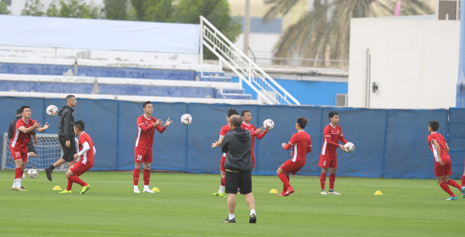 Các cầu thủ Việt Nam trong buổi luyện tập. (Ảnh: Hoàng Linh/TTXVN)