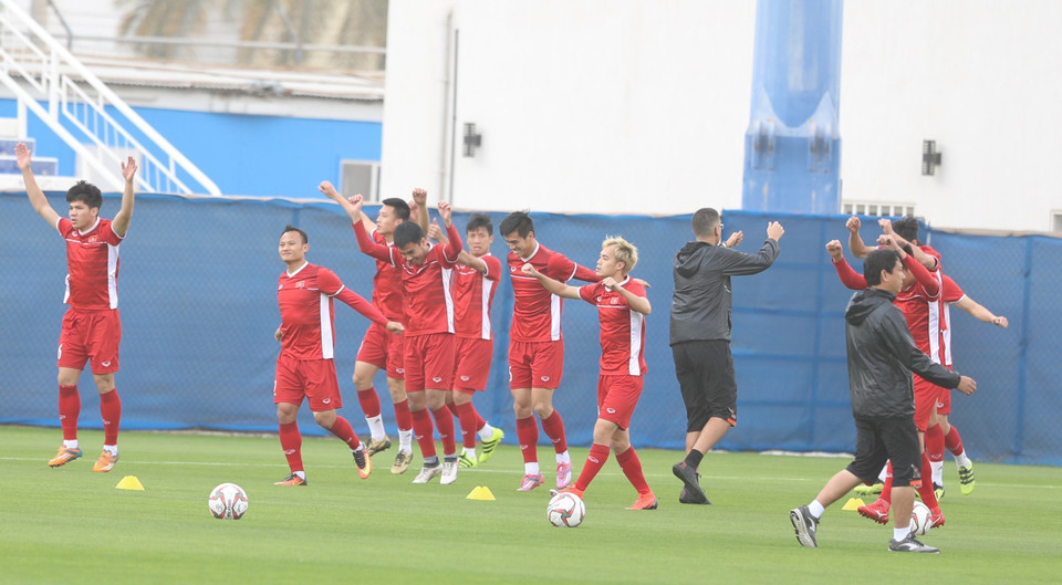 Các cầu thủ Việt Nam trong buổi luyện tập. (Ảnh: Hoàng Linh/TTXVN)